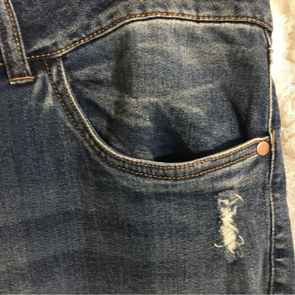 Loralette Distressed Capris/Cropped Jeans 22 - Picture 6 of 12